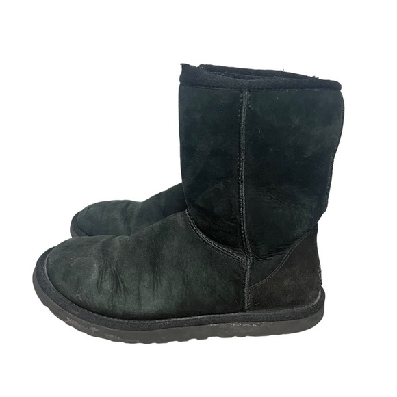 Ugg Classic Cozy Short Boot, 5825, Black, Size 9 - Picture 2 of 9